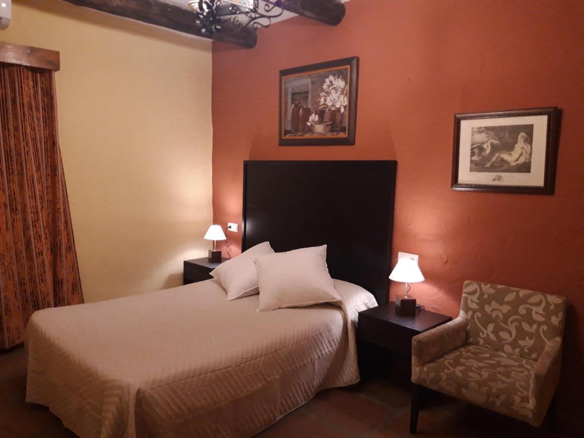 Hotel Restaurante Las Buitreras Эль-Кольменар Экстерьер фото