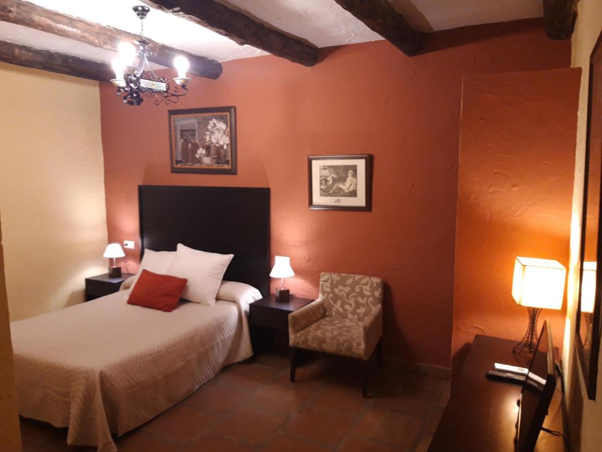 Hotel Restaurante Las Buitreras Эль-Кольменар Экстерьер фото