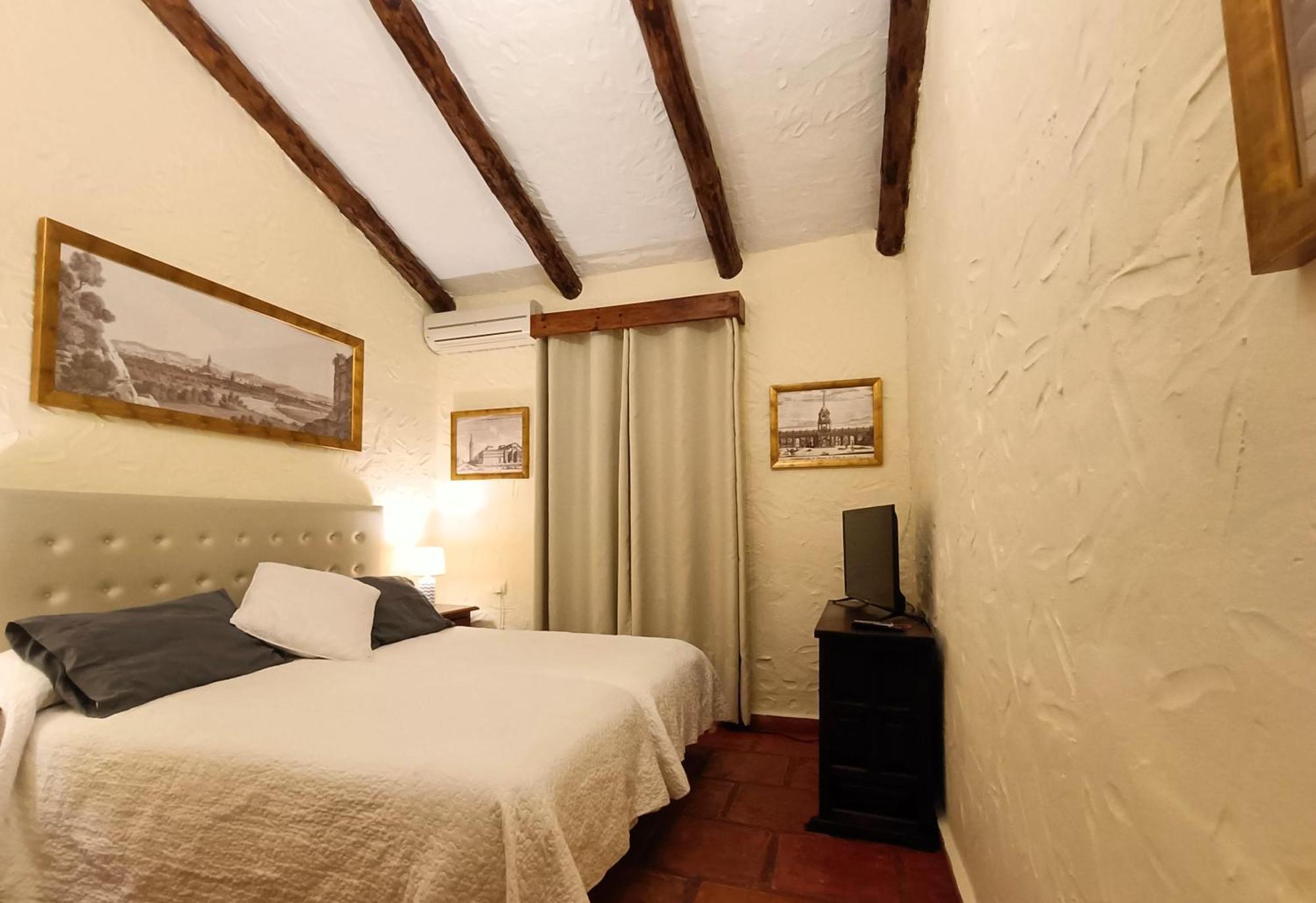 Hotel Restaurante Las Buitreras Эль-Кольменар Экстерьер фото